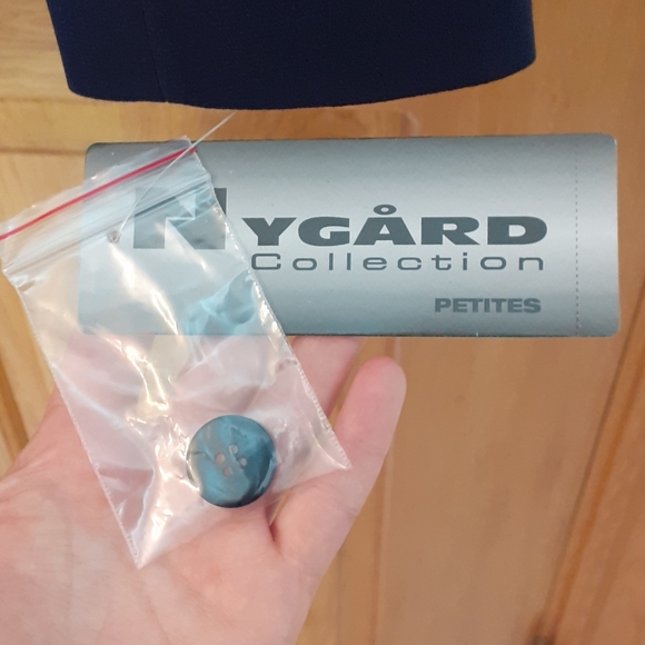 NEW Nygard Navy 3 Button Blazers Size 4P & 6P - Picture 4 of 8